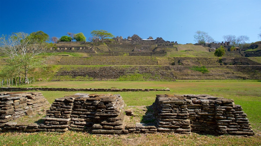Tonina featuring heritage architecture