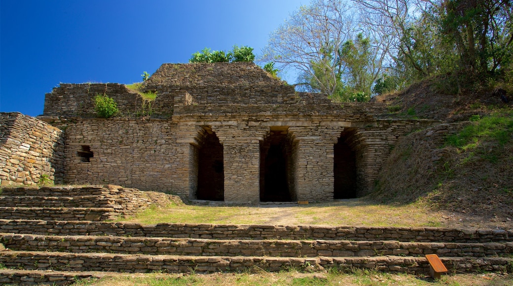 Toniná mostrando patrimonio de arquitectura