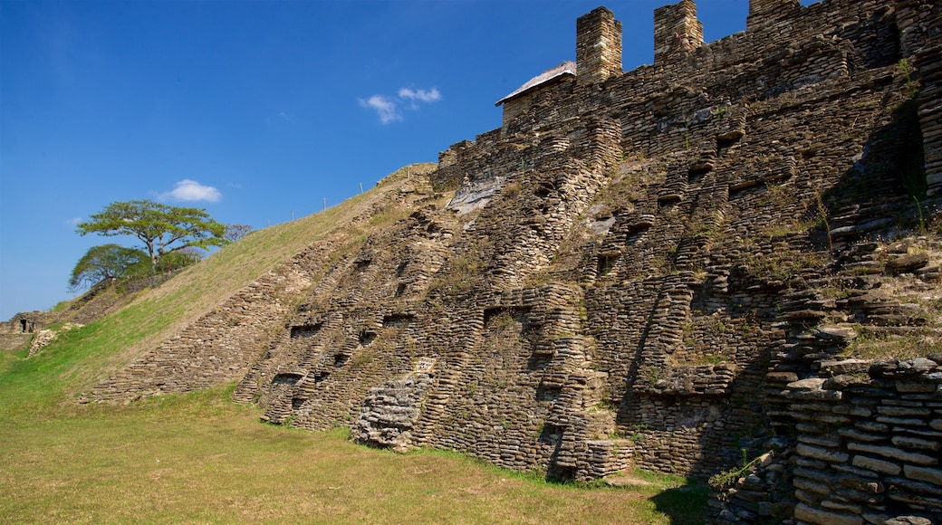 Toniná que incluye patrimonio de arquitectura