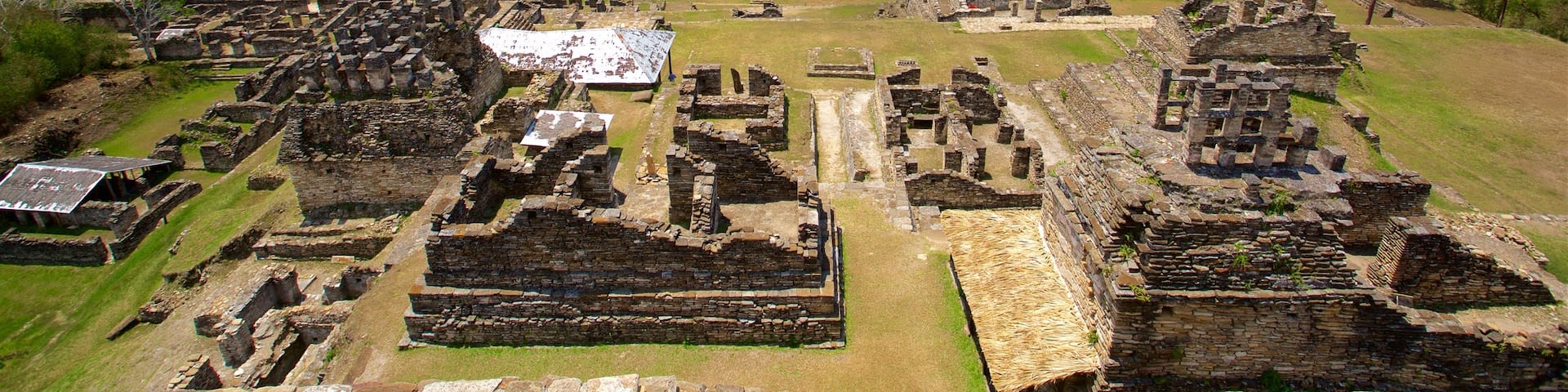 Tonina featuring heritage architecture, landscape views and building ruins