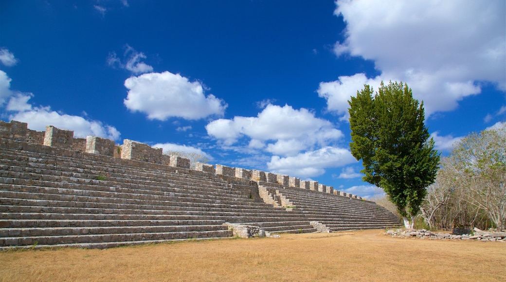 Dzibilchaltun Ruins showing heritage elements and tranquil scenes