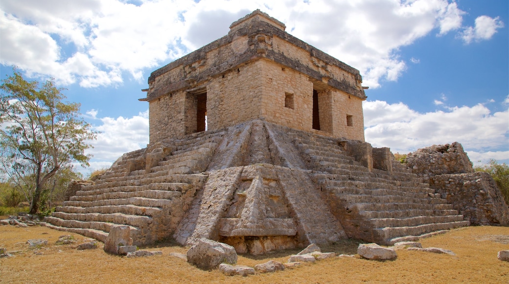 Ruínas de Dzibilchaltun que inclui arquitetura de patrimônio