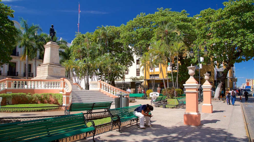 Hidalgo Park featuring a garden and a statue or sculpture