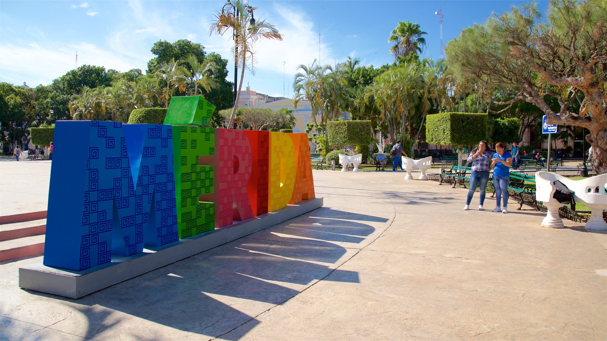 Plaza Grande which includes a park and signage