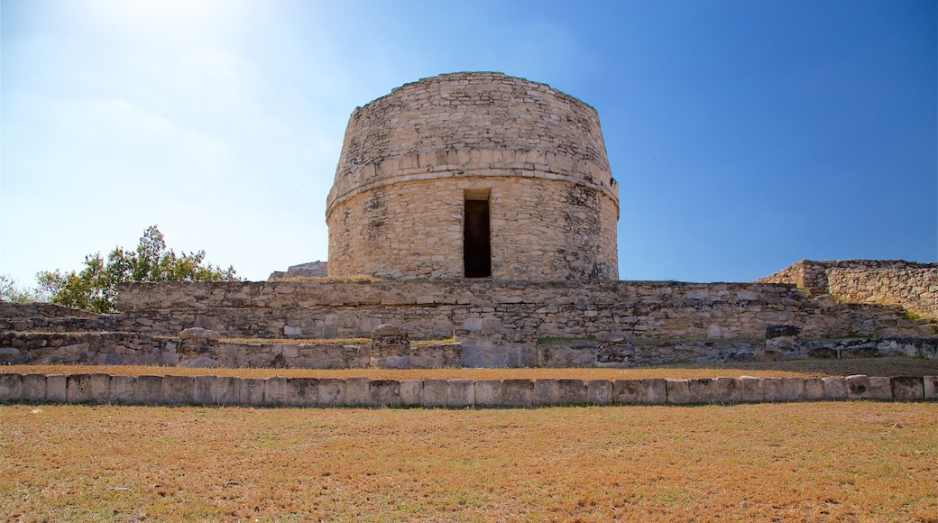 Rovine Maya di Mayapan mostrando oggetti d\'epoca