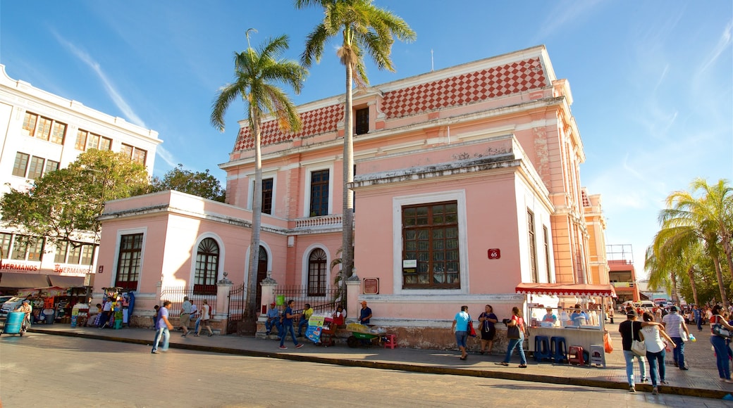 Museum of the City of Merida as well as a small group of people