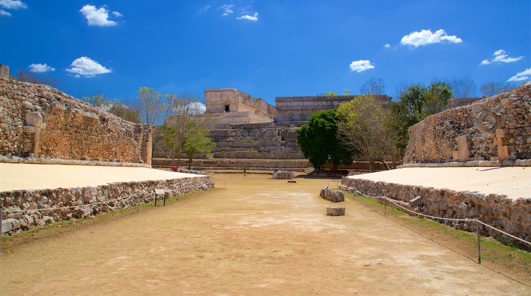 Sitio arqueológico de Uxmal que incluye elementos del patrimonio