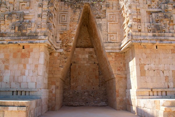 Governors Palace showing heritage elements