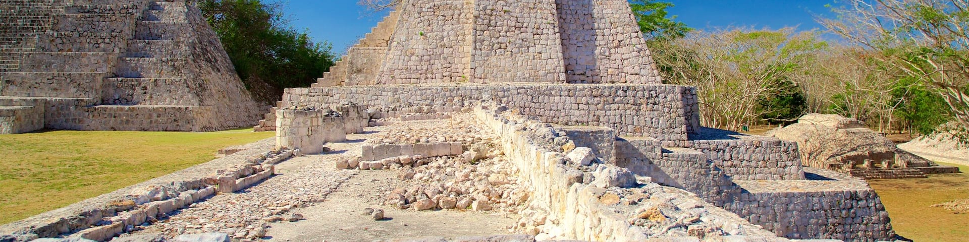 Edzna Ruins featuring heritage elements and a ruin