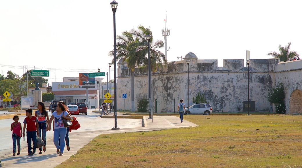 ป้อม Baluarte de San Juan เนื้อเรื่องที่ สวนสาธารณะ ตลอดจน คนกลุ่มเล็ก