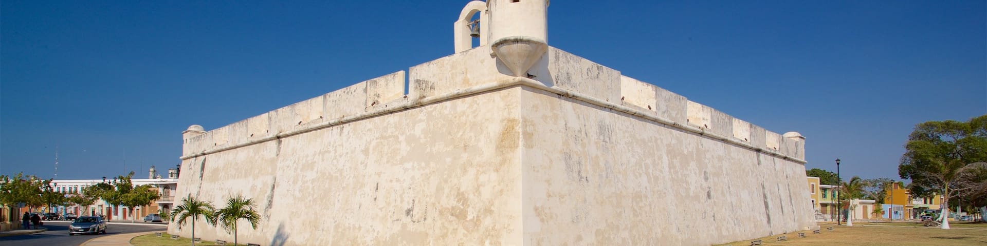 Baluarte de Santa Rosa which includes heritage architecture