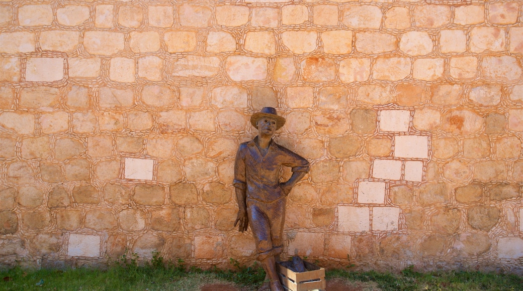 Monumento Puerta del mar ofreciendo arte al aire libre