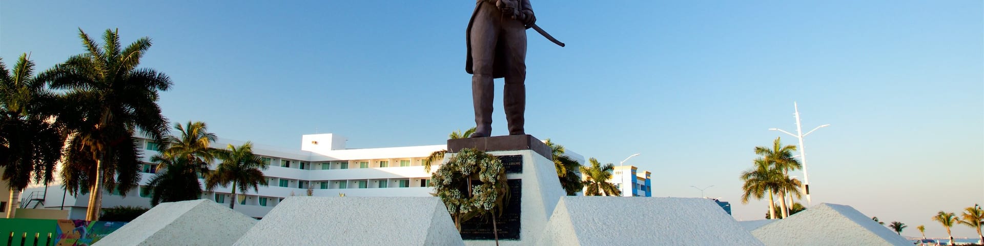 Sculpture of Pedro Sainz de Baranda featuring a sunset and a statue or sculpture