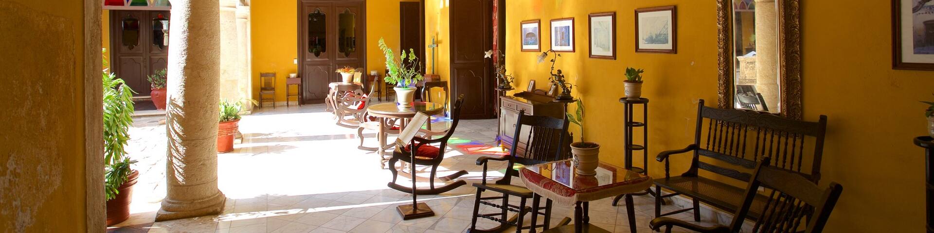 Casa NĂșmero 6 Cultural Center which includes interior views