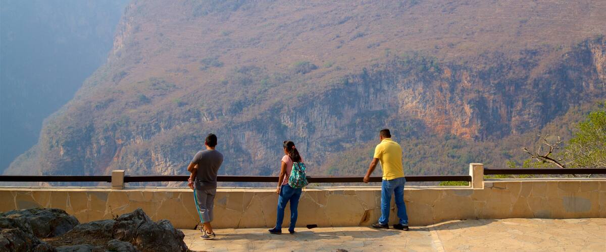 Mirador Manos que Imploran que incluye una puesta de sol, vistas de paisajes y un barranco o cañón