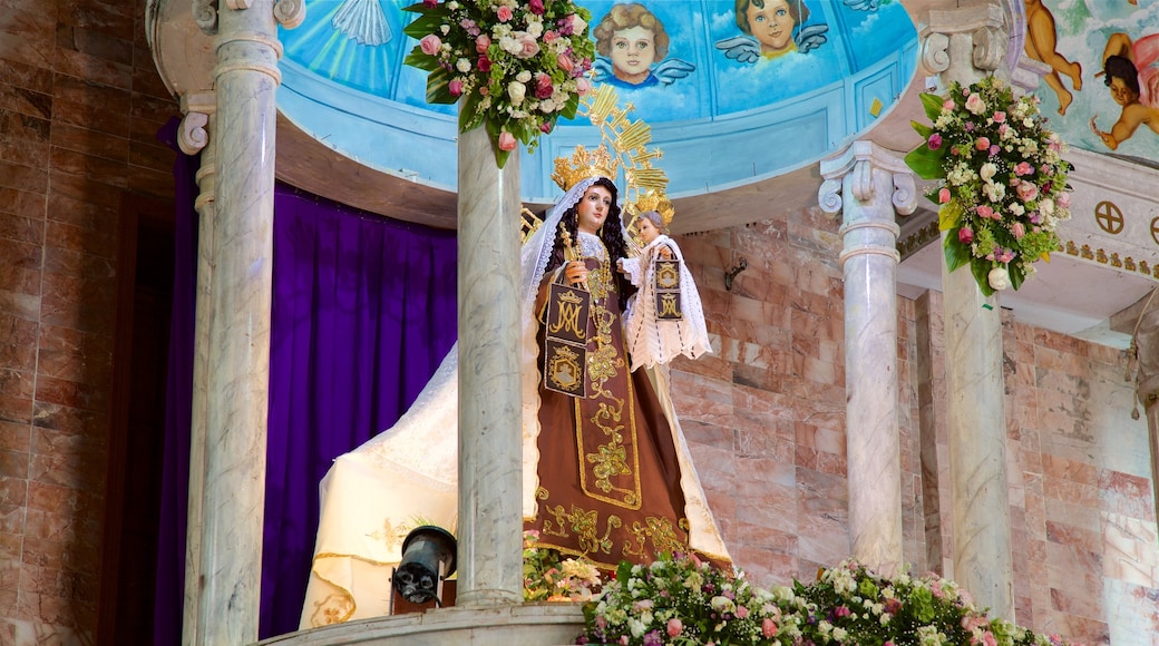 Iglesia Nuestra Señora del Carmen caracterizando elementos de patrimônio, uma igreja ou catedral e vistas internas