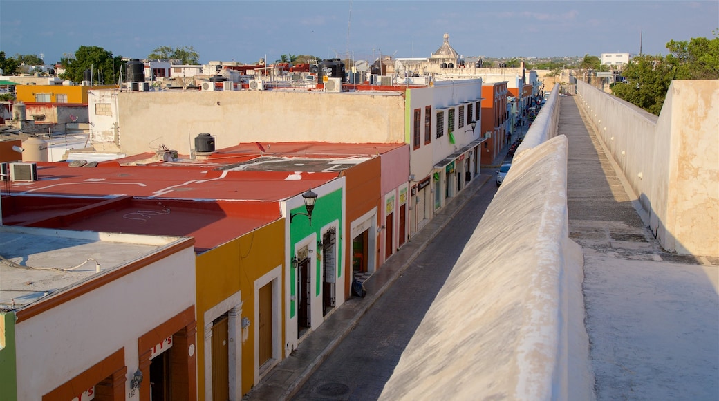 Old City Wall som visar en stad och landskap