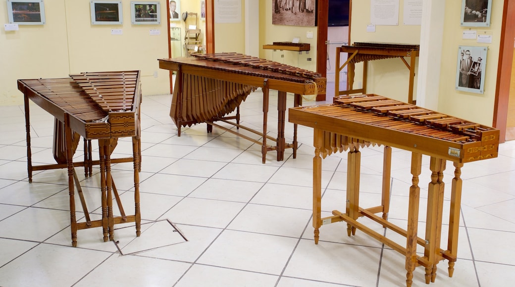 Museo de la Marimba caratteristiche di oggetti d\'epoca e vista interna