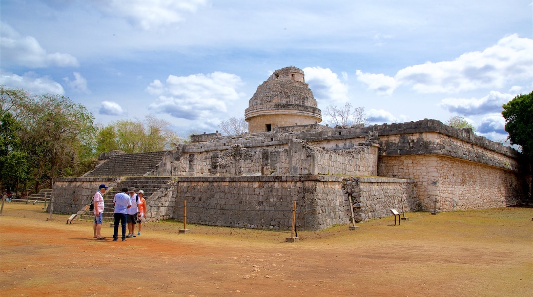 El Caracol showing building ruins and heritage architecture as well as a small group of people