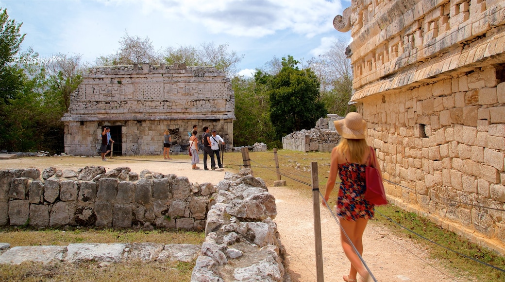 El Caracol qui includes patrimoine historique aussi bien que femme