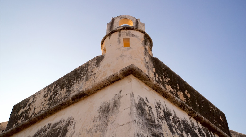 Campeche ofreciendo una puesta de sol y elementos del patrimonio