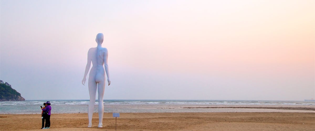 Dadaepo Beach showing a sandy beach, outdoor art and general coastal views