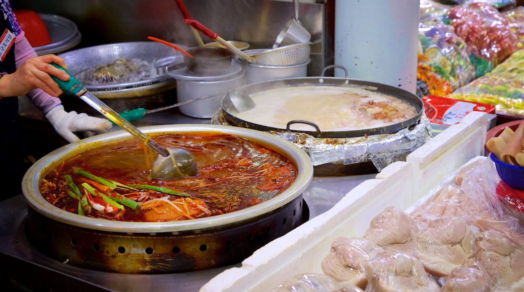 Busan que incluye mercados y comida