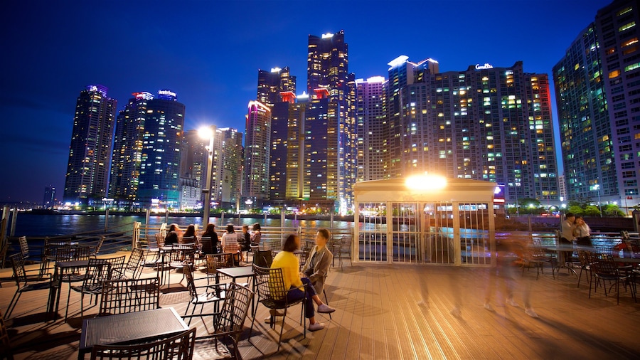 Busan caratteristiche di paesaggio notturno, città e grattacielo