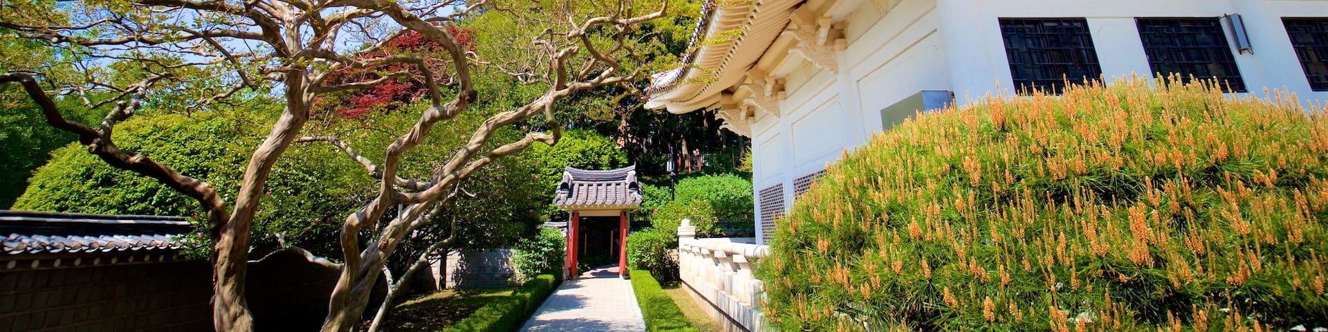 Chungnyeolsa showing wildflowers, a park and heritage elements