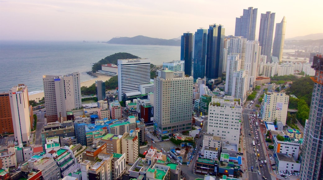 Haeundae bevat een stad, landschappen en een wolkenkrabber