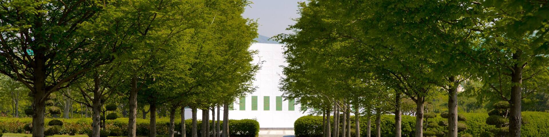 UN Memorial Cemetery featuring a garden