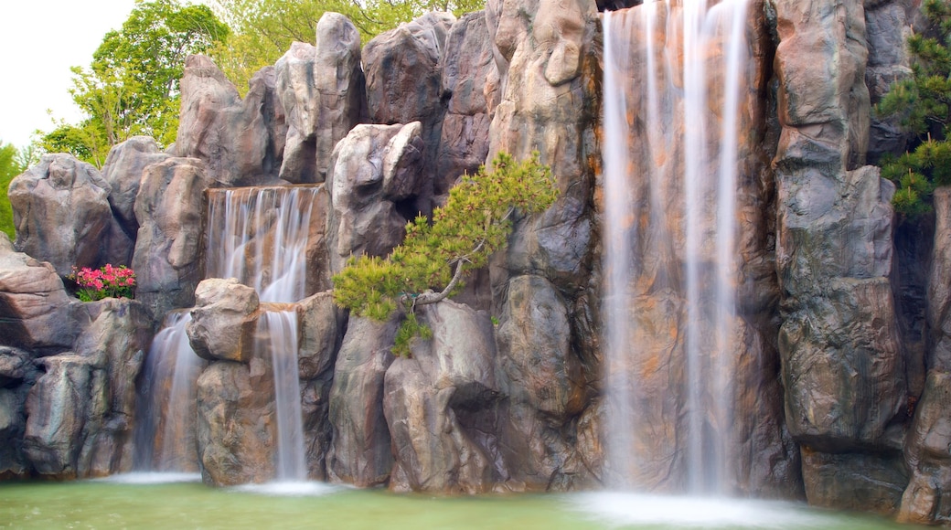 Yongdusan Park which includes a cascade