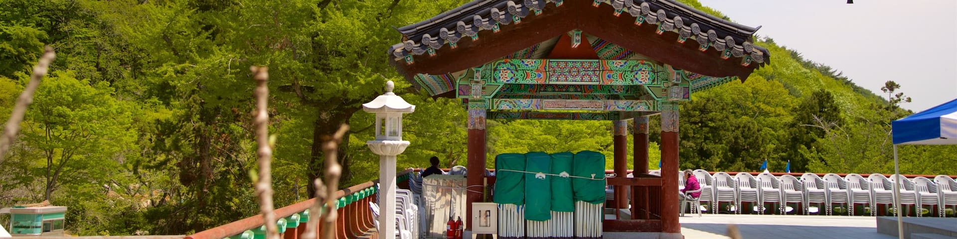 Beomeo-sa Temple showing heritage elements and tranquil scenes