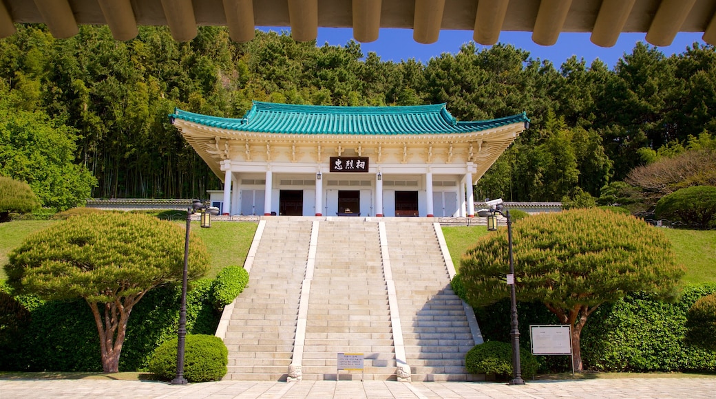 Chungnyeolsa showing heritage elements and a garden