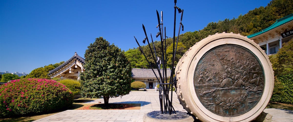 Chungnyeolsa which includes heritage elements, wildflowers and a park