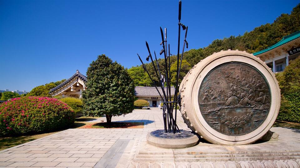 Chungnyeolsa showing heritage elements, wildflowers and a park