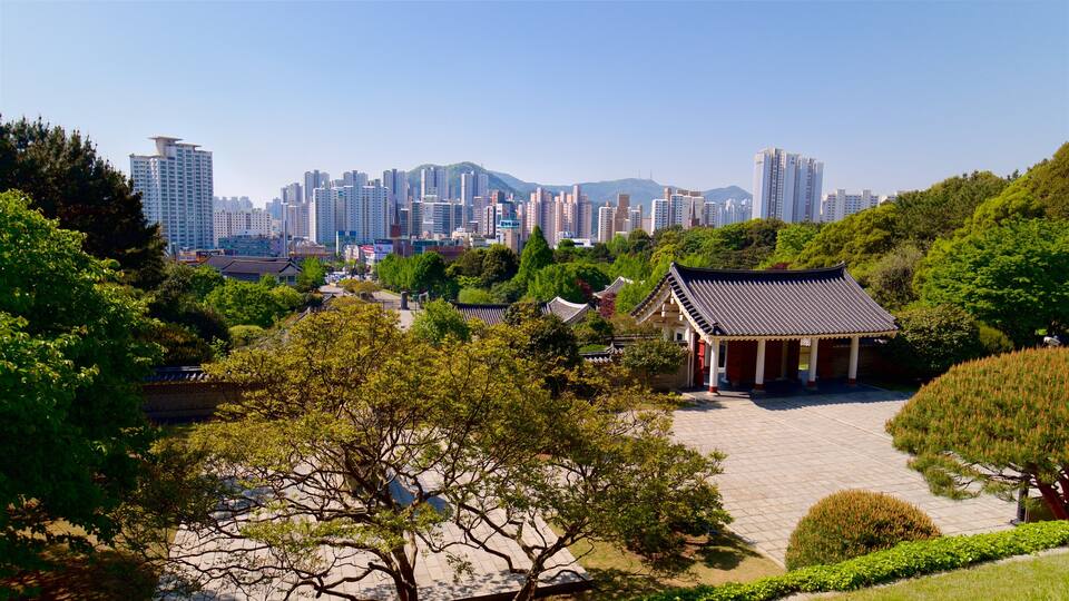 Chungnyeolsa featuring a park, landscape views and a city