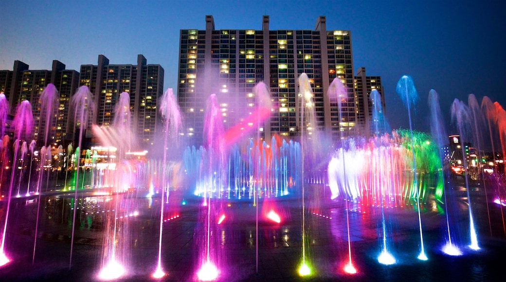 Dadaepo Sunset Fountain of Dream showing night scenes, a city and a fountain