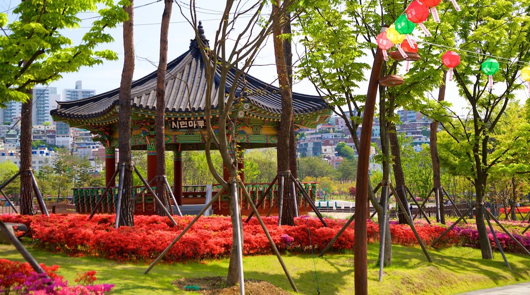 Busan Citizens Park mostrando elementos de patrimĂŽnio, um parque e uma cidade