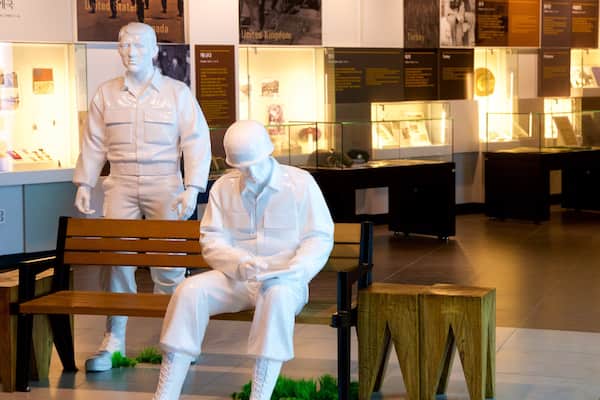 Busan showing art and interior views