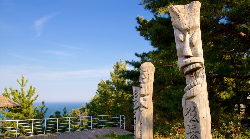 Gangneung showing indigenous culture and general coastal views