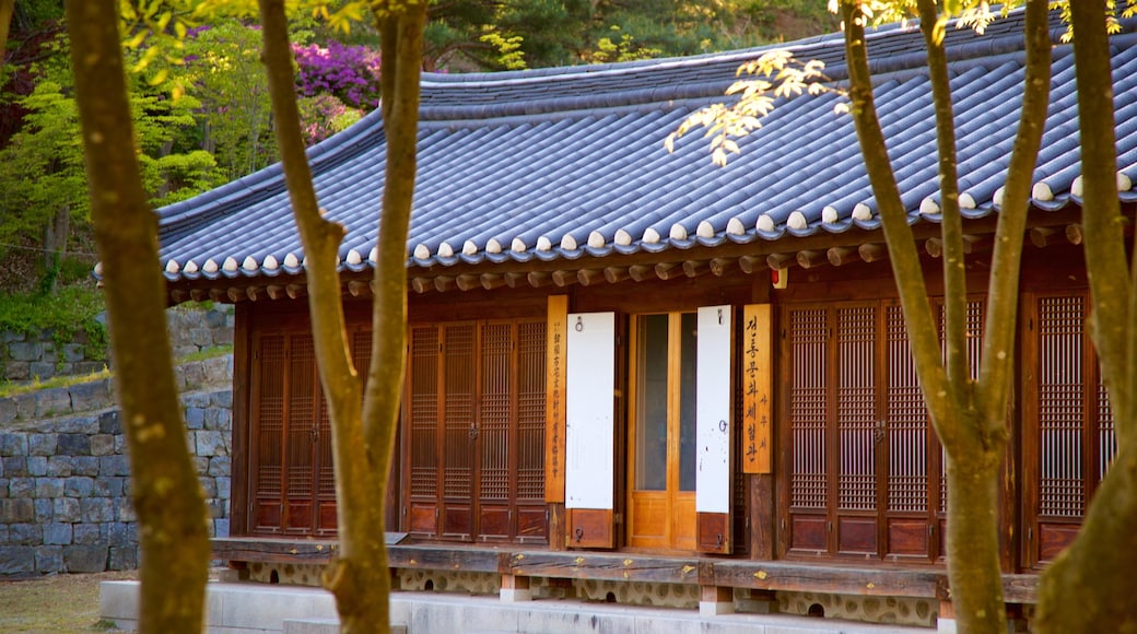 Gangneung Seongyojang House which includes heritage elements