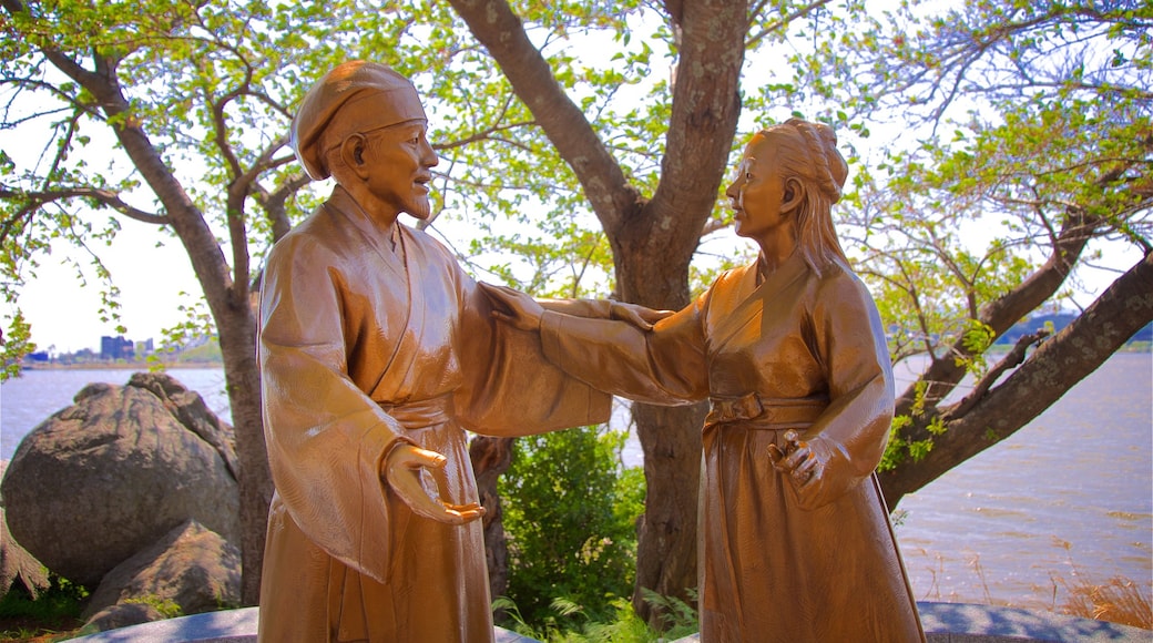 Pyeongchang showing a statue or sculpture