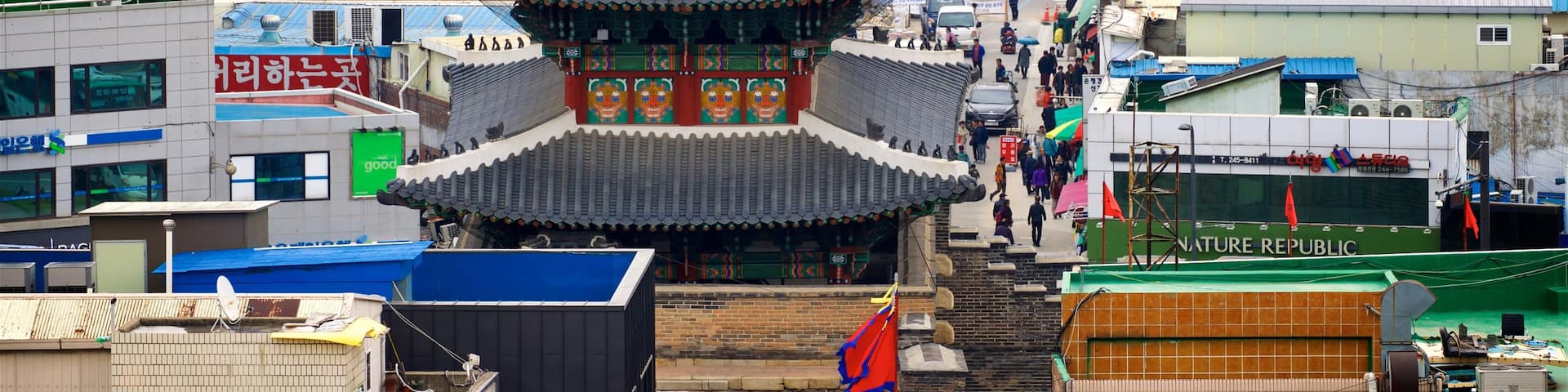 Paldalmun Gate featuring a city, heritage elements and landscape views