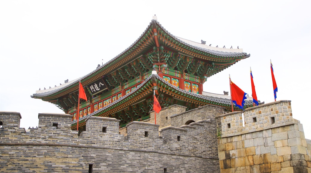 Paldalmun Gate which includes heritage architecture