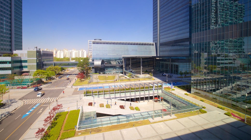 Samsung Innovation Museum featuring a city