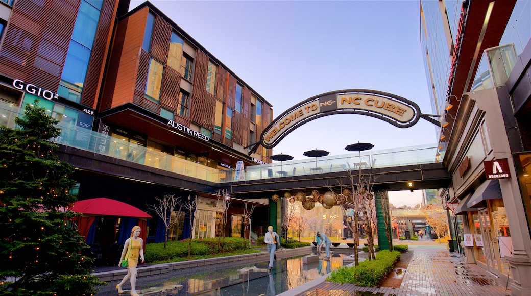 NC Cube Canal Walk showing outdoor art, city views and signage