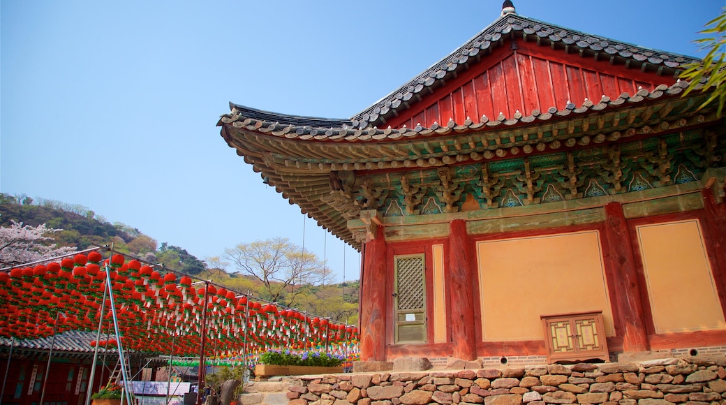 Jeondeungsa Temple showing heritage elements