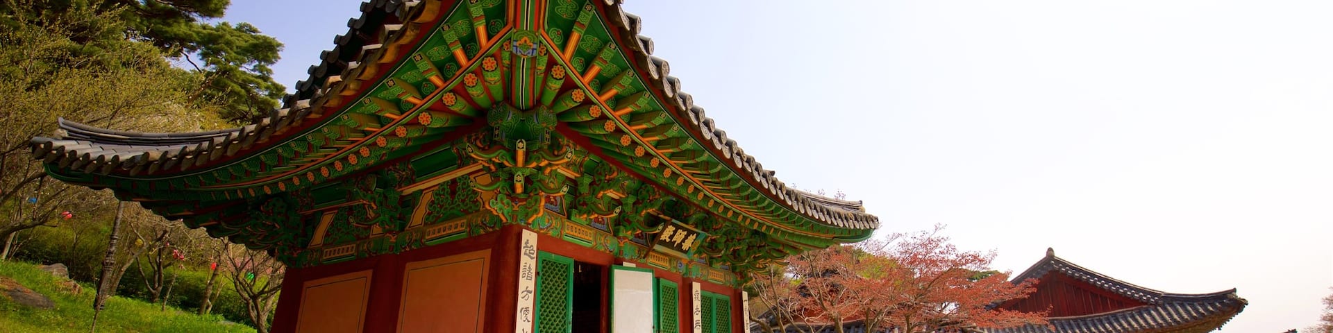 Jeondeungsa Temple featuring heritage architecture and a temple or place of worship