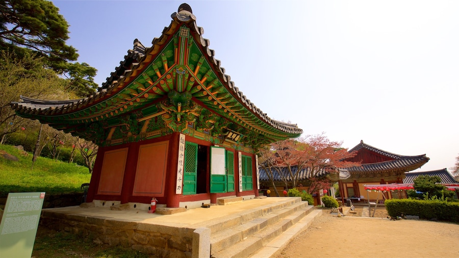 Jeondeungsa Temple featuring heritage architecture and a temple or place of worship